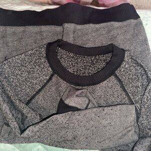 Reversible lulu long sleeve size 4